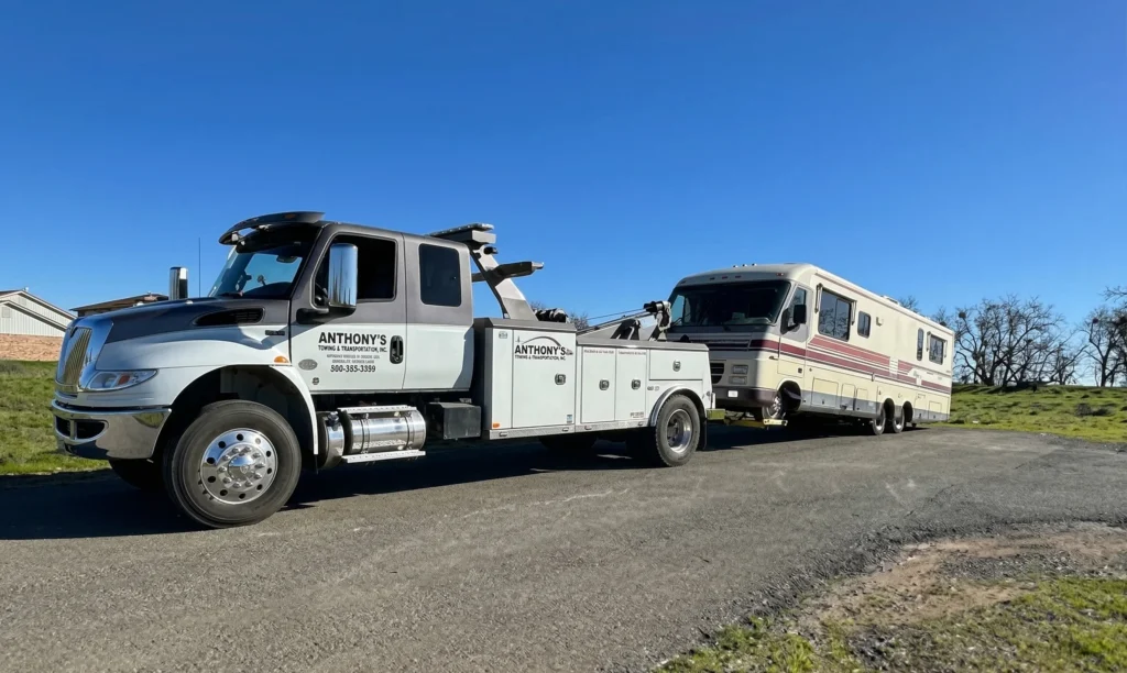Tow truck performing heavy duty towing Yuba City, assisting another vehicle on the road